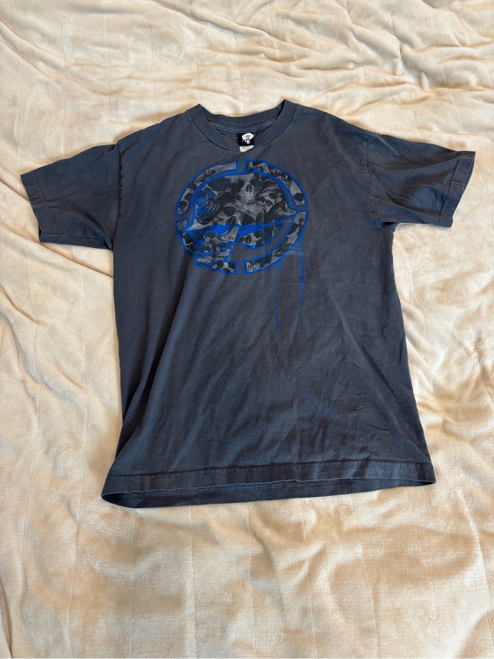 Metal Mulisha Men's Grey Graphic Tee with Blue Skull Emblem